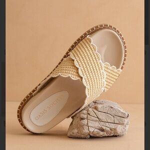 Oasis Society Beige Scalloped Woven Slide Sandals